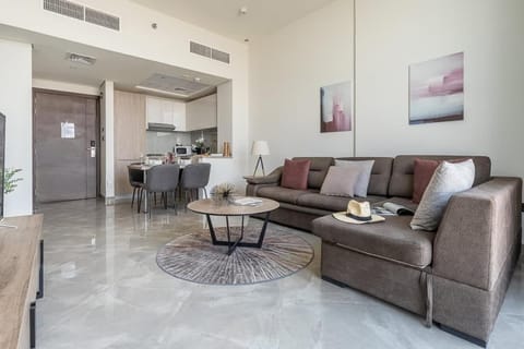 Frank Porter - Majestique Residence 2 Apartment in Dubai