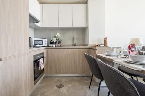 Frank Porter - Majestique Residence 2 Apartment in Dubai