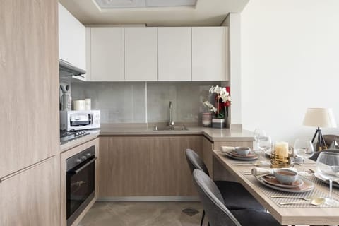 Frank Porter - Majestique Residence 2 Apartment in Dubai