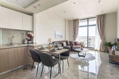 Frank Porter - Majestique Residence 2 Apartment in Dubai