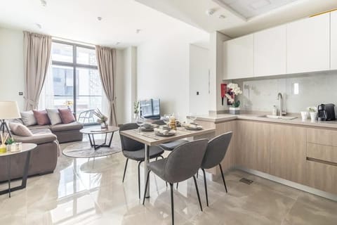 Frank Porter - Majestique Residence 2 Apartment in Dubai