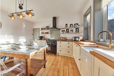 Dining area, kitchen