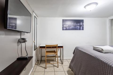 Best Home To Visit NYC-Subway Access Condo in Kearny