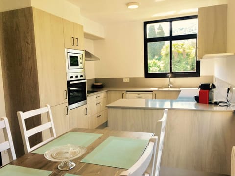 Coffee/tea facilities, Kitchen or kitchenette, dishwasher, minibar, pet friendly, stove, toaster