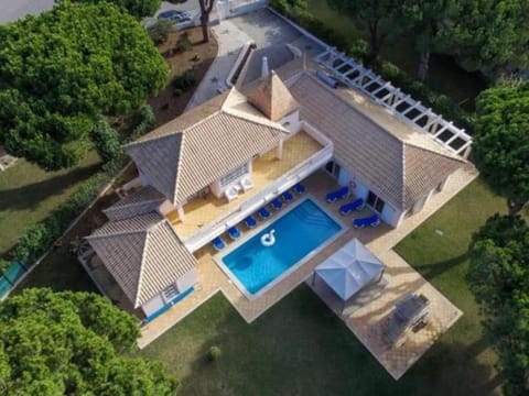 Property building, Bird's eye view, Swimming pool