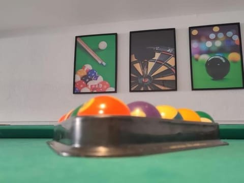 Billiard, Game Room