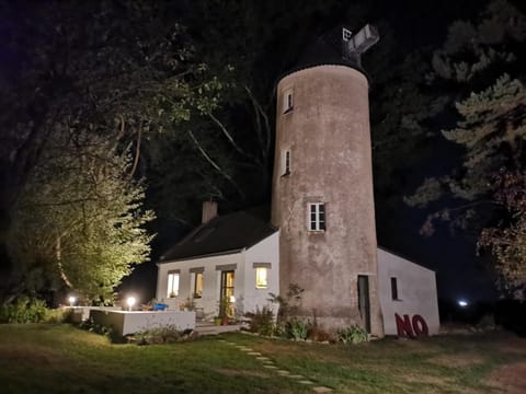 Property building, Night, Garden, Garden view, Landmark view