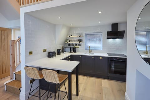 Dining area, kitchen