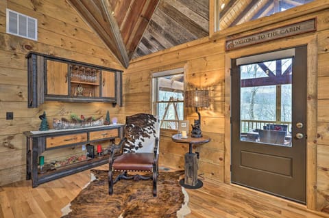 Family Cabin with Hot Tub 12 Mi to Beech Mountain! House in Watauga