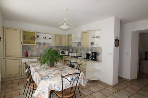 Dining area, Communal kitchen