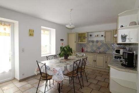 Dining area, Communal kitchen