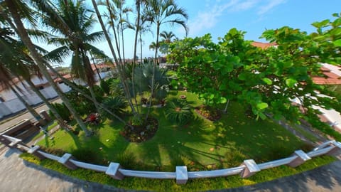 Casa agradável com piscina, a poucos passos da Praia House in Peruíbe