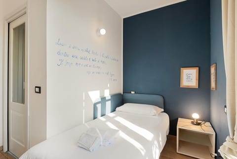 Accogliente camera singola con balcone a 500 mt dal mare Bed and Breakfast in Marina di Carrara