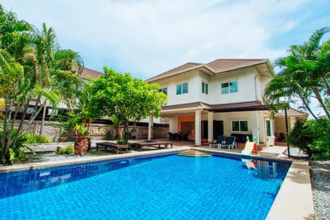 Captivating 3-Bed Villa in Muang Pattaya Villa in Pattaya City