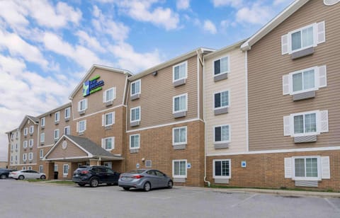 Extended Stay America Select Suites - Louisville - Airport Hotel in Louisville