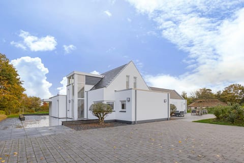 Landgoed Hermitage - Villa Minerva - XXL Zwemspa - max 16 personen Villa in Ouddorp