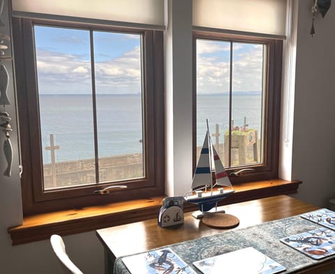 Luxury Seaside Home with Incredible Views Apartment in Kirkcaldy