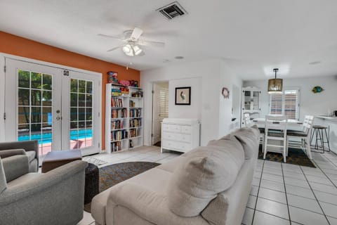 Welcome To Paradise - A Weekly Beach Rental home Haus in Clearwater Beach