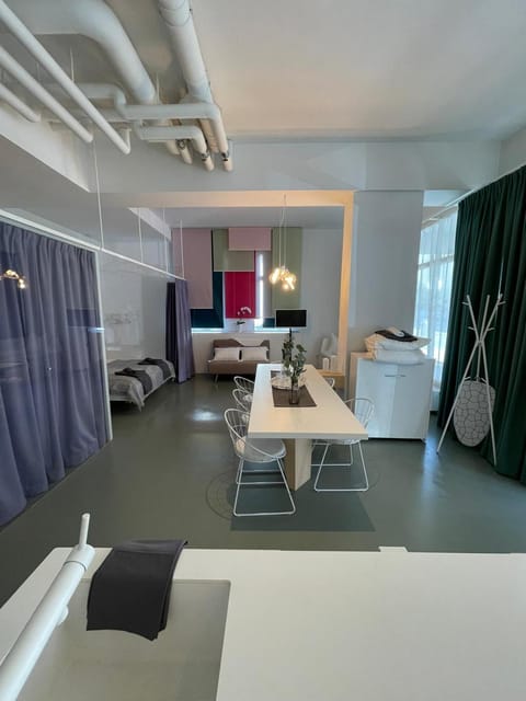 Photo of the whole room, Dining area