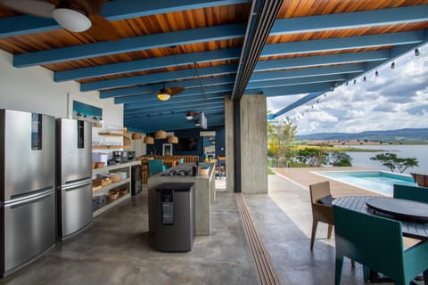 Kitchen or kitchenette, Dining area