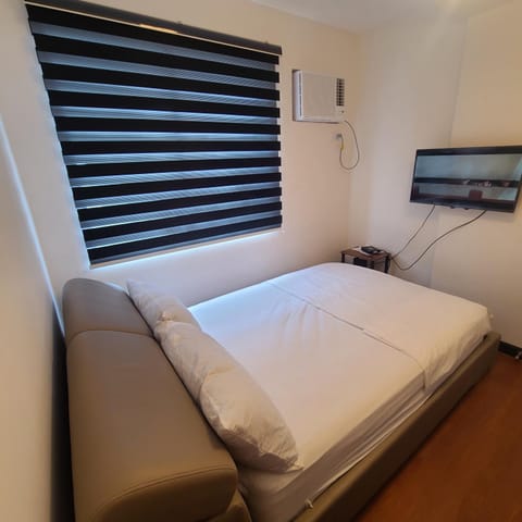 Bed, TV and multimedia, Photo of the whole room, Bedroom, air conditioner