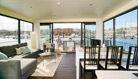 Living room, Sea view