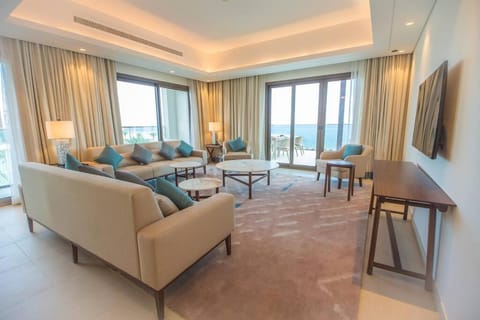 Luxurious 5 Bedroom Apartment - Full Ocean view Copropriété in Sharjah