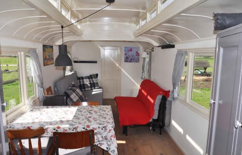 Gypsy Waggon - A villa on wheels Bed and Breakfast in Amsterdam