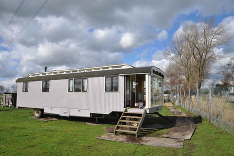 Gypsy Waggon - A villa on wheels Bed and Breakfast in Amsterdam