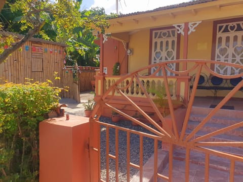 Mesmerize Guest House Chambre d’hôte in Port Antonio
