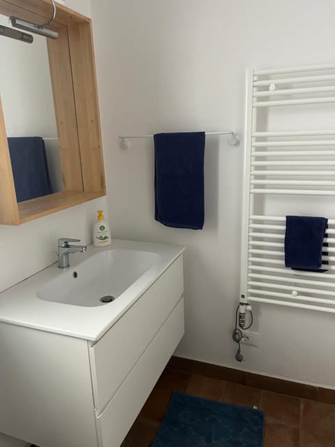 Bathroom, towels