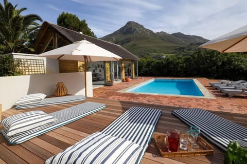 Chapmans Peak Lodge Noordhoek Cape Town. House in Cape Town
