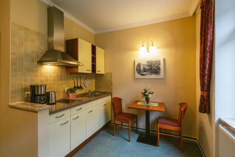 Kitchen or kitchenette, Dining area, stove