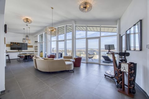 Communal lounge/ TV room, Living room