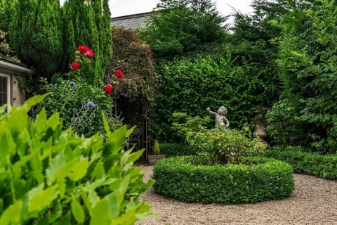 Lovedays Cottage, A Luxury 16th Century home in Painswick Casa in Painswick