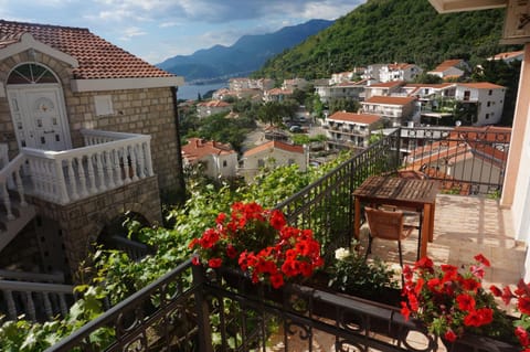 View (from property/room), Balcony/Terrace, City view, Sea view, Street view