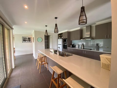 Shore to Impress House in Inverloch