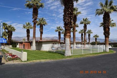 Stanlunds Inn and Suites Motel in Borrego Springs
