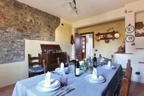 "La Casa di Carla", Lucca countryside, with private swimming pool and garden House in Capannori