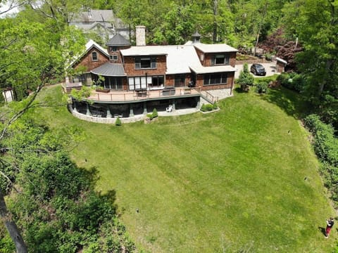 Exclusive High End Candlewood Lake retreat Haus in New Fairfield