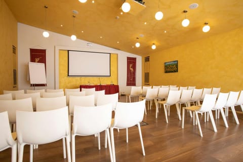 Meeting/conference room