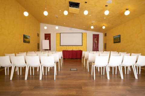 Meeting/conference room