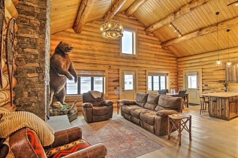 Cozy Livingston Cabin Deck with Mountain Views! Casa in Pray