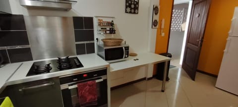 Kitchen or kitchenette, minibar, pet friendly, stove