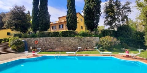 Property building, Pool view