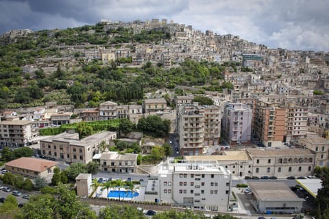 Day, Natural landscape, Bird's eye view, City view, Mountain view, Location