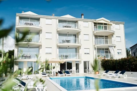 Property building, Swimming pool
