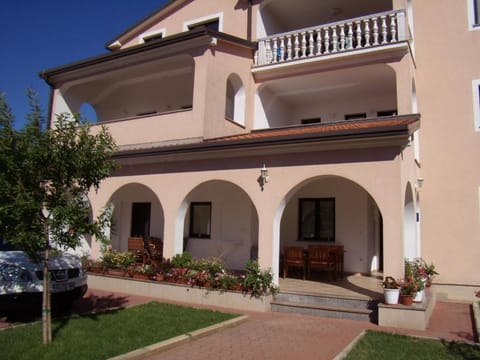 Property building, Facade/entrance, Off site