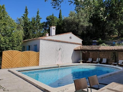 Pool House Renoir with heated pool and private garden House in Grasse