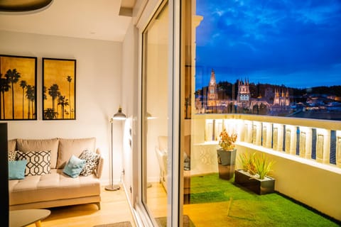 Balcony/Terrace, Living room, Landmark view